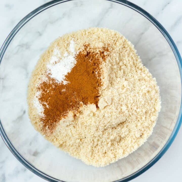 Glass bowl with the dry ingredients for making zucchini bread.